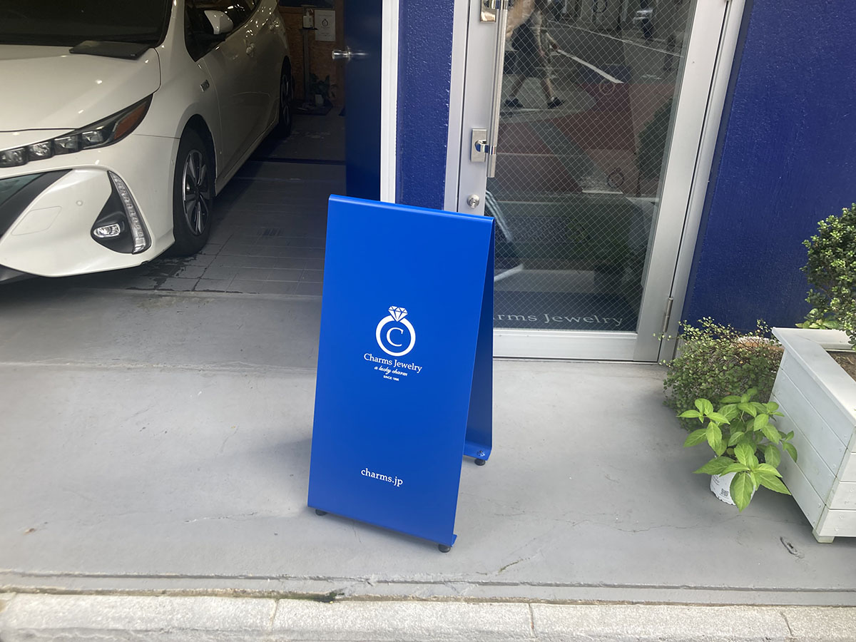 ジュエリーショップの入口A型スタンド看板